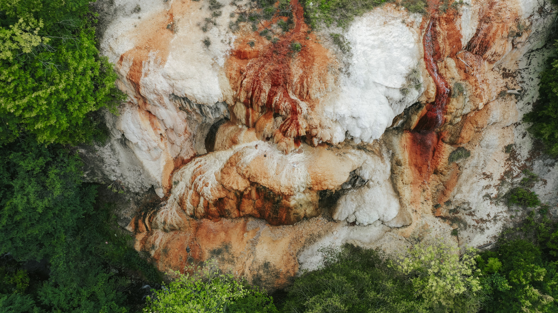 Yer üzünün damarları: Kəlbəcərin nəfəsi