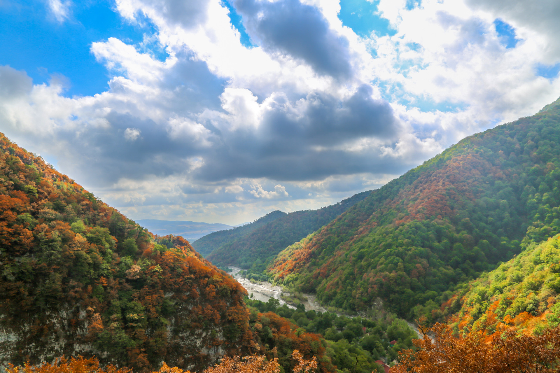 Yarpaqların Dua Etdiyi Vadilər