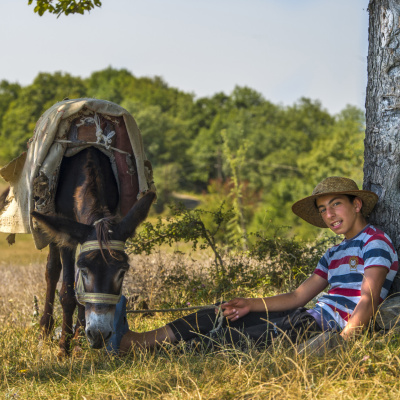 Uşaq təbəssümündə dağların səssizliyi