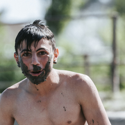 Palçıqdan Üzü Gülənlə