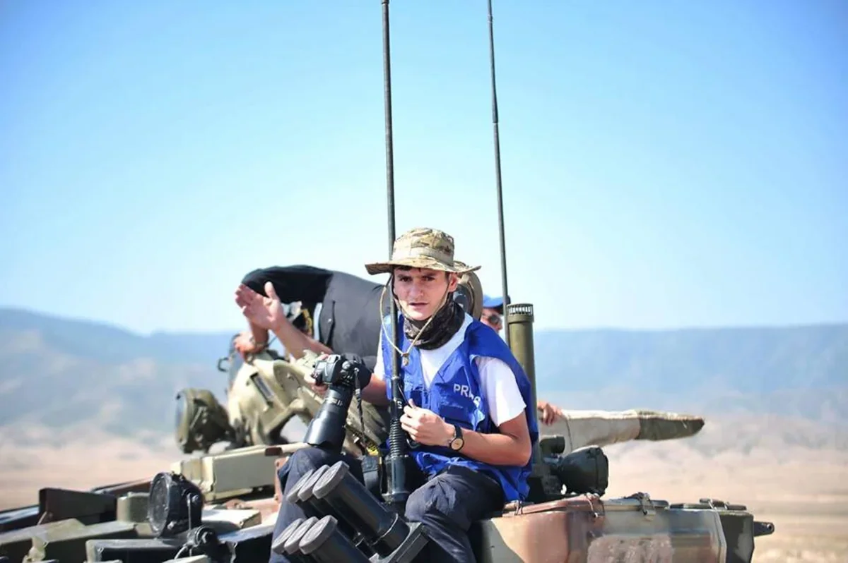 Oxu.Az-da müsahibə – Elxan Qəniyev: “Bir sevginin son şəklini çəkdim”