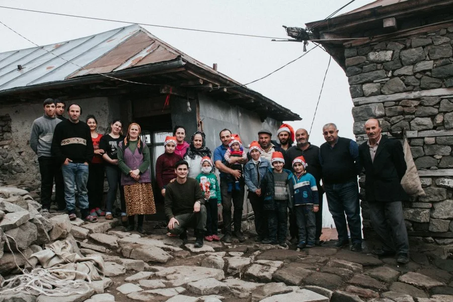 İsmayıllıda sosial layihə – Elxan Qəniyev ucqar kənd uşaqlarına bayram sevinci yaşatdı