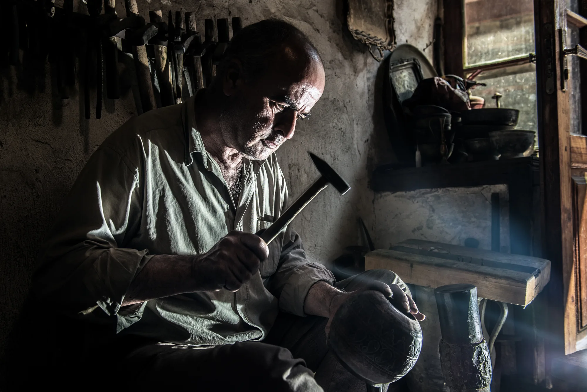 Əllərin Danışdığı Hekayə