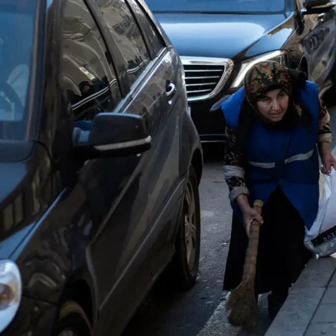 Eyni Küçə, Fərqli Həyatlar